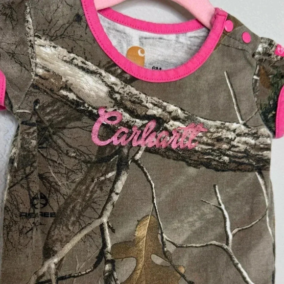 Carhartt Camo Snap Button Onsie Baby Girl Size 6 M‎ Baby Pink Camo 100% Cotton - Picture 2 of 10